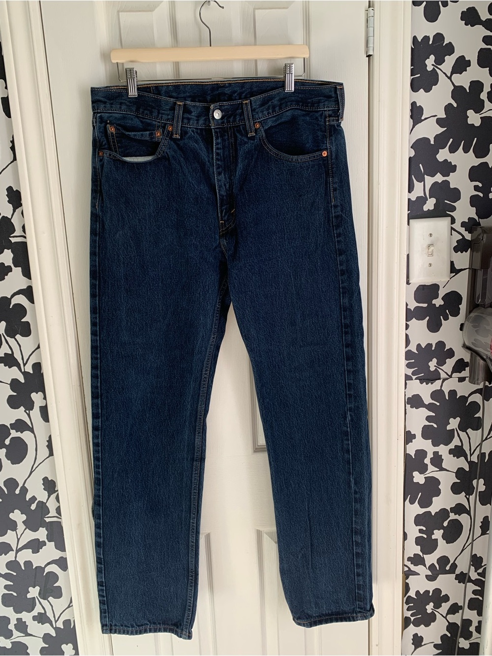 Levi's Men's Relaxed Straight-Leg Jeans in Dark Blue Denim casual classic